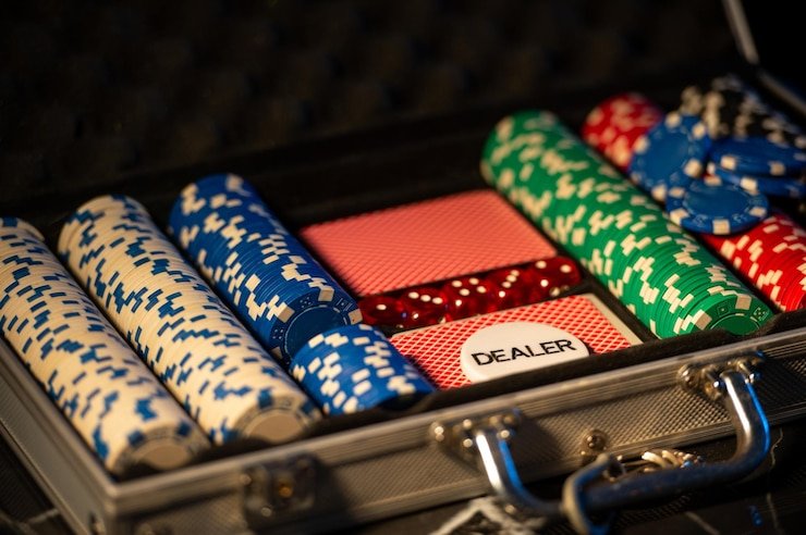 miototo login Android app showing live dealer table selection and esports markets